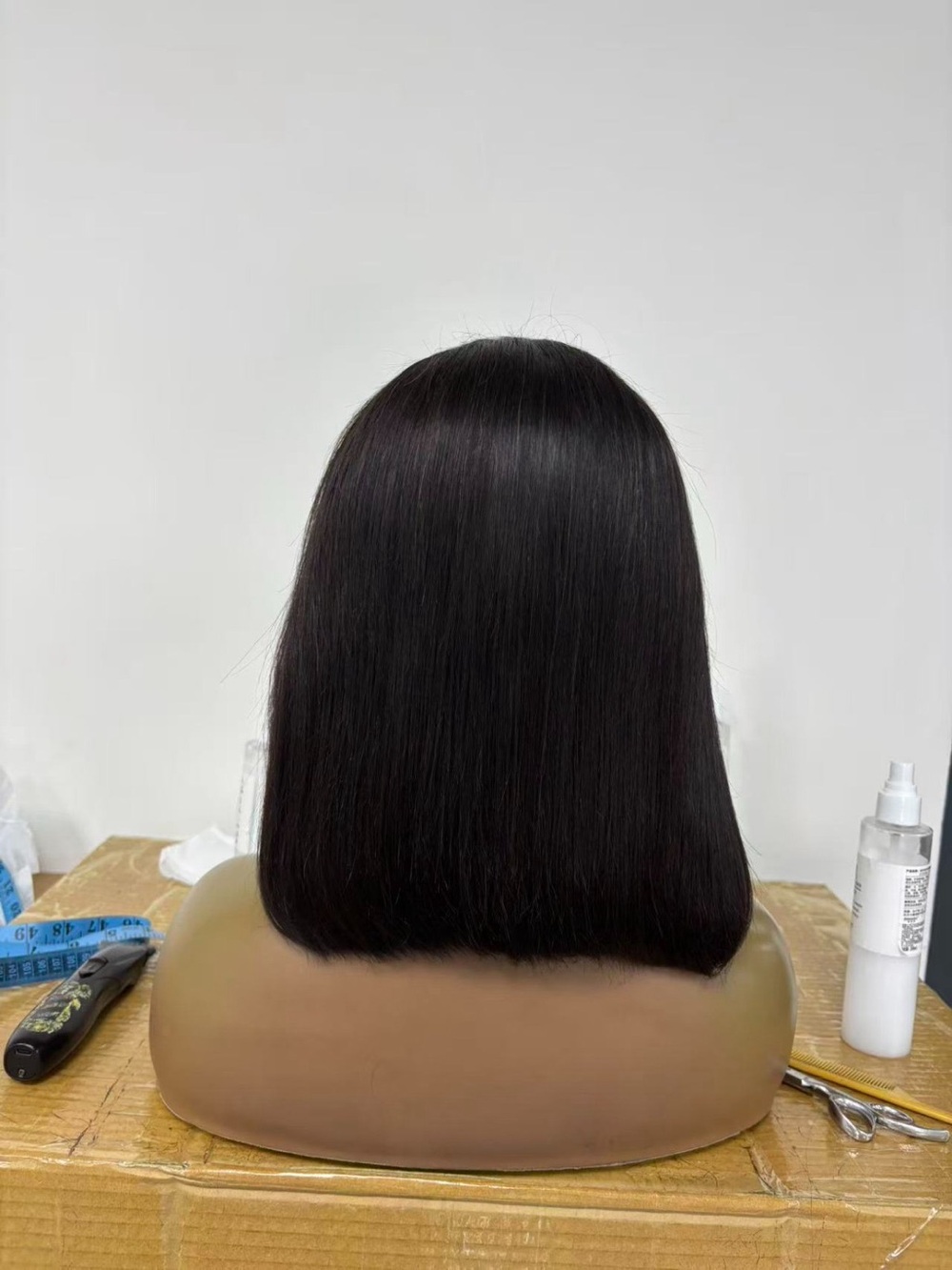 Sleek Straight Bob Wig in Black - Classic Style
